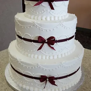 White &amp; Burgundy wedding cake