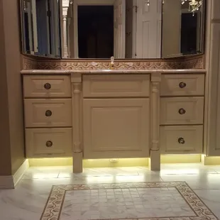 Porcelain tile calcatta marble look with travertine listel