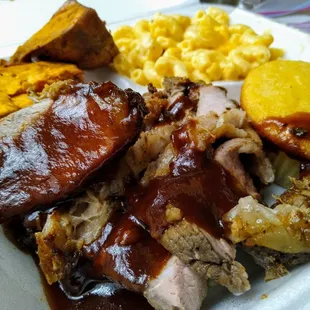 Tri tip plate with mac n cheese and sweet potatoes