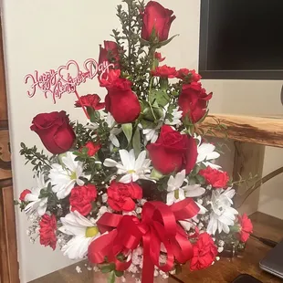 Loved my flowers! Beautiful arrangement!