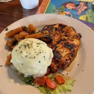 Jack's chicken breast, mashed potatoes and gravy, steamed carrots. So yummy!