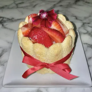 Strawberry Charlotte - Ladyfingers, strawberry, Laie vanilla whip cream (Additional $5)