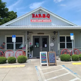 Artman Country Smokehouse - do yourself a favor and eat here!