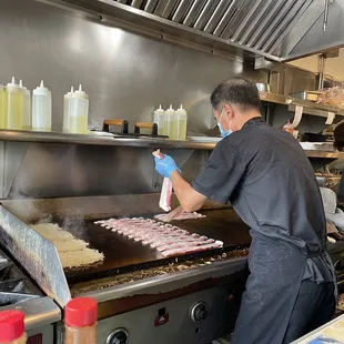 Layin' down that bacon and making my mouth water!