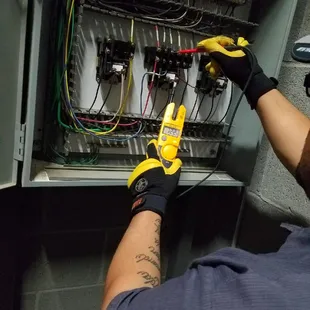 testing wires to see if they have power