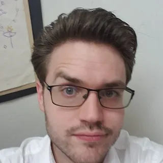 Ari S.