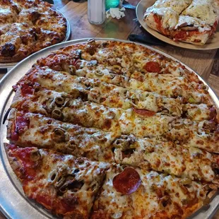 Around the World large pizza, Mini Spaghetti with meatball pizza &amp; stromboli