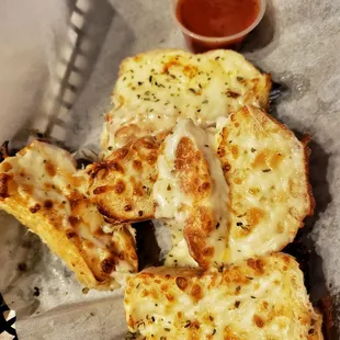 Garlic Bread with Cheese (with Pizza Dipping Sauce)