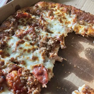 I almost forgot to take a picture I was so ready for Art's pizza!