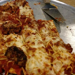 Spaghetti pizza