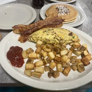 Pecan 2 Piece Pancake,order of bacon'home potatoes,Omelette  Home Run Omelette Home Run Omelette