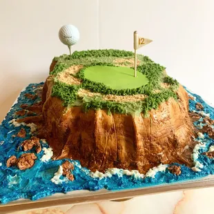 a golf course cake