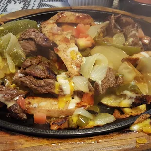 Combo beef/chicken lunch fajitas