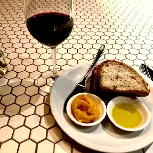 &apos;18 Felline &amp; house baked bread with squash puree and olive oil