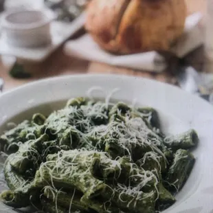 EXCELLENT PESTO PASTA SO FRESH!  OUTSTANDING  HOUSE BREAD SOO DELICIOUS