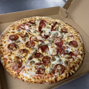 Pepperoni sausage pizza