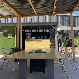 A food stop along the Byron Highway...