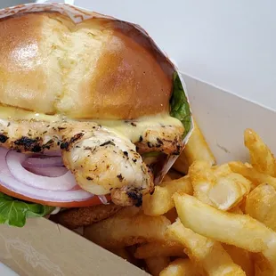 Southern Belle. Chicken, Garlic Aioli, Honey Mustard, Lettuce, Tomato, Red Onion.