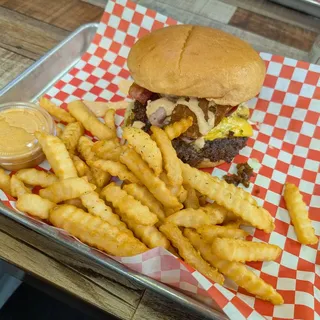 Cheeseburger with Jalapeno Poppers and Bacon