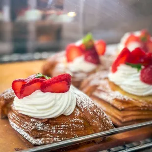 strawberry cream croissant