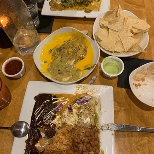 nachos, queso, enchiladas