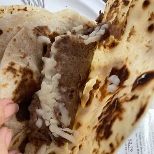 Taco de Frijol con queso
