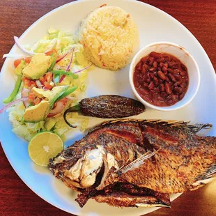 Pescado Frito - Whole fried tilapia plate