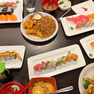 Sushi, Hibachi Chicken Dinner,Clear Soup,House Salad,General Tso's Chicken,Side Noodles