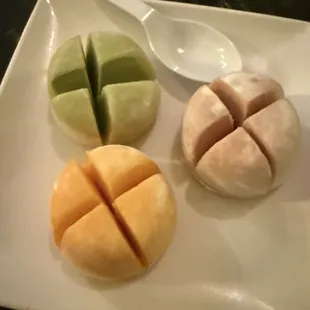 Mochi green tea, mango, chocolate
