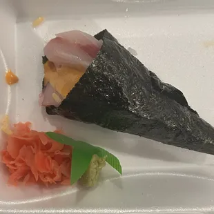 Hamachi Hand roll