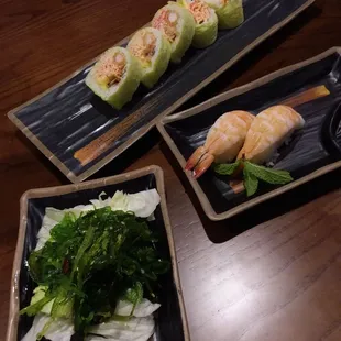 Seaweed salad, shrimp nigiri, shrimp tempura / crab roll