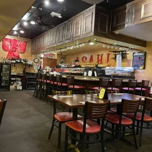 See the food being made, and admire the delicious food on your neighbors' table.