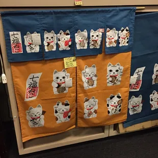 If you ever wanted lucky cat fabric for a sushi restaurant...