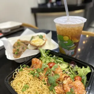 Stir-Fried Noodles w/ Garlic Shrimp - Mi Xao Toi Tom...
