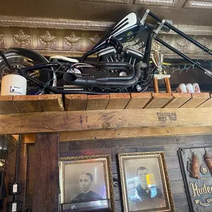 Crazy items on the wall! Make sure to check out the walls, never know what you will see.