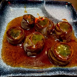 Steak with spring onion appetizer was tasty.