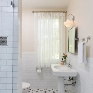 Oak Suite Private Bathroom