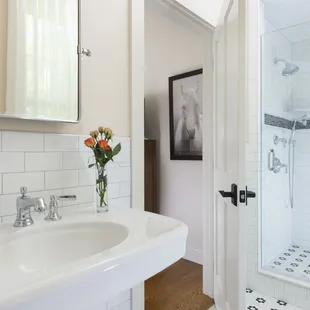 Ash Suite Private Bathroom