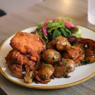 Fried chicken and potatoes with salad