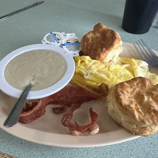 Bacon plate with biscuits