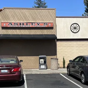the outside of the restaurant