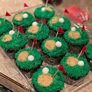 golf cupcakes