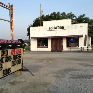 the outside of ashwood bar and grill