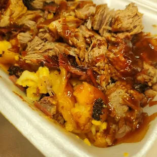 Da Sosa (Mac N Cheese topped with Brisket)