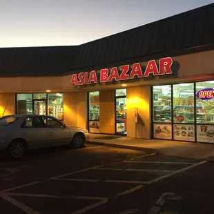 Serves burgers kebab and shawarma. Also other things, not to mention it&apos;s a grocery store for middle eastern foods and Indian foods.