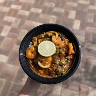 ig: @whatsviveating  |  thai red curry seafood rice