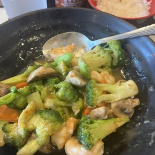 Spicy shrimp and broccoli