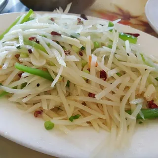 134. Shredded Potato with bell pepper. /