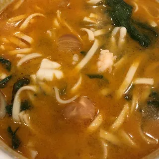 162. Mixed Seafood Noodle Soup /