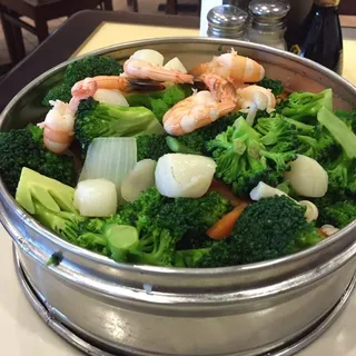 25. Steamed Shrimp and Scallop /